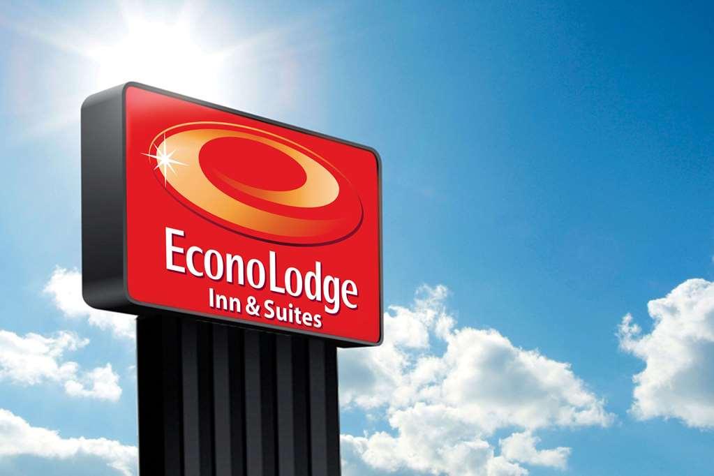 Econo Lodge Inn & Suites Greenbrier Esterno foto