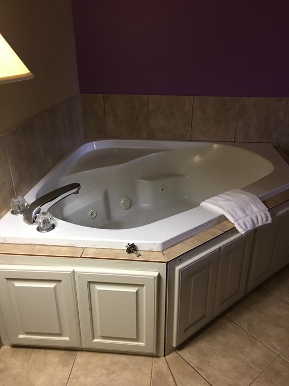 Econo Lodge Inn & Suites Greenbrier Esterno foto