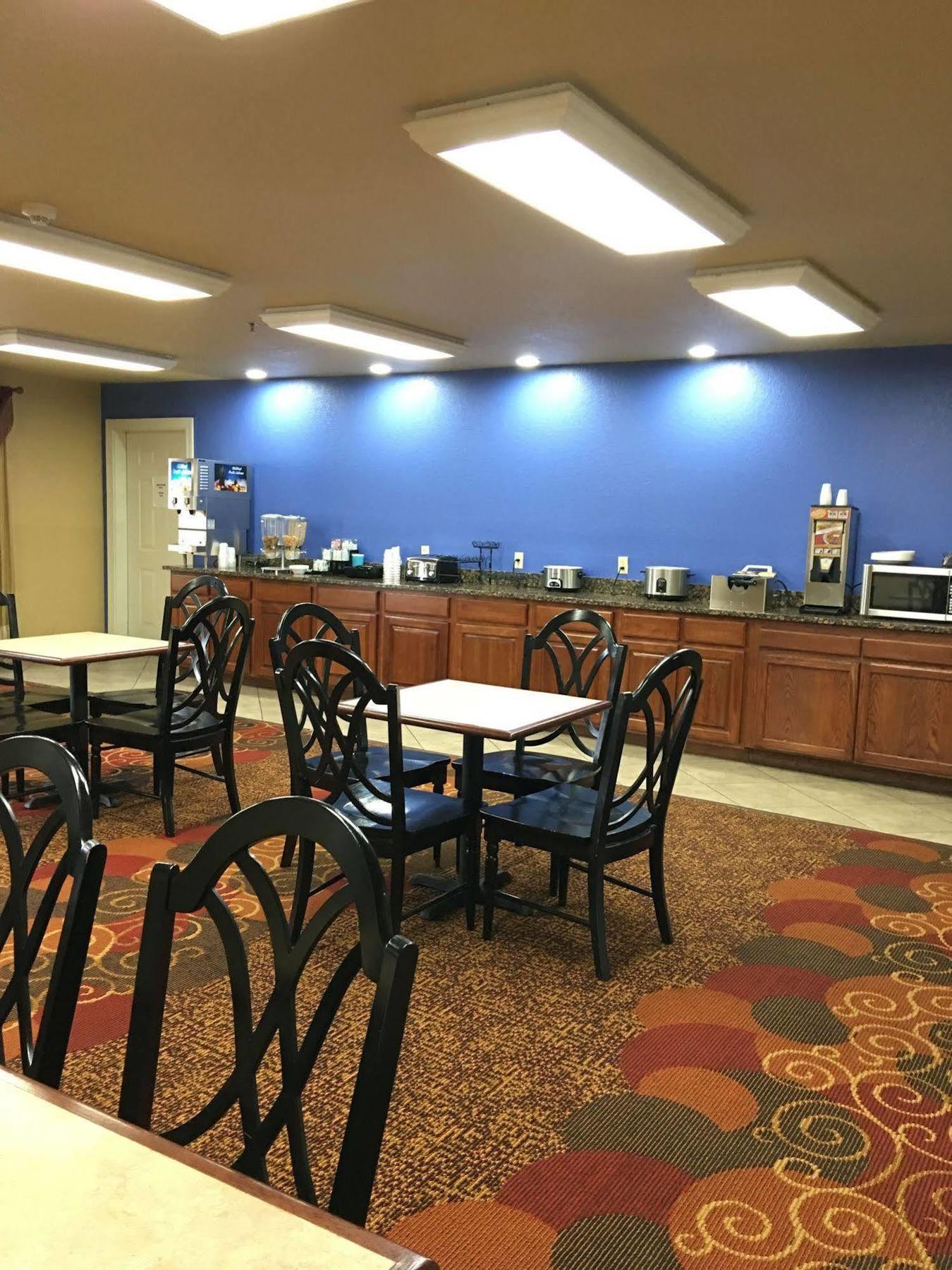 Econo Lodge Inn & Suites Greenbrier Esterno foto