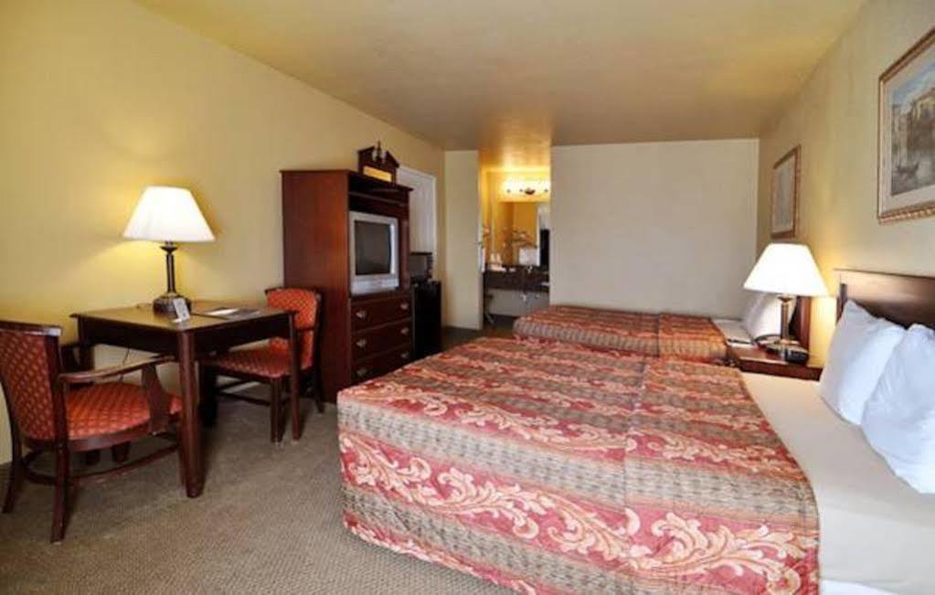 Econo Lodge Inn & Suites Greenbrier Esterno foto